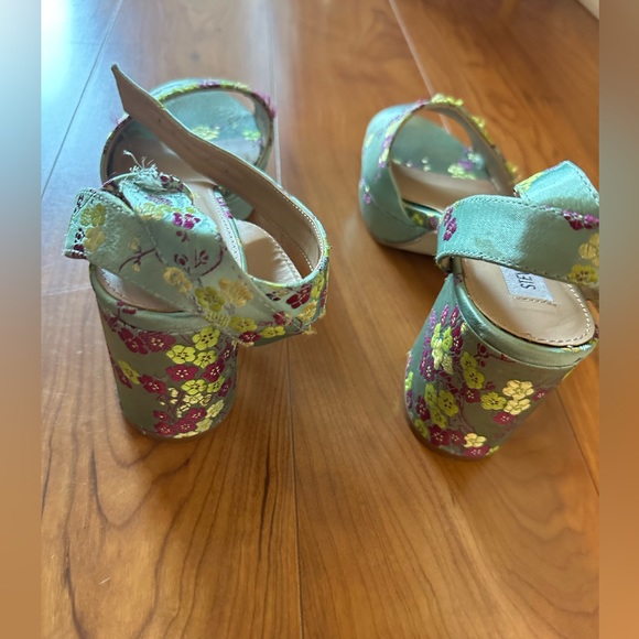 Steve Madden - Flowery platform heels - Picture 4 of 11